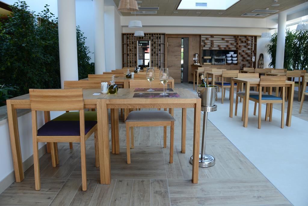 Hotel Nar Требине Екстериор снимка